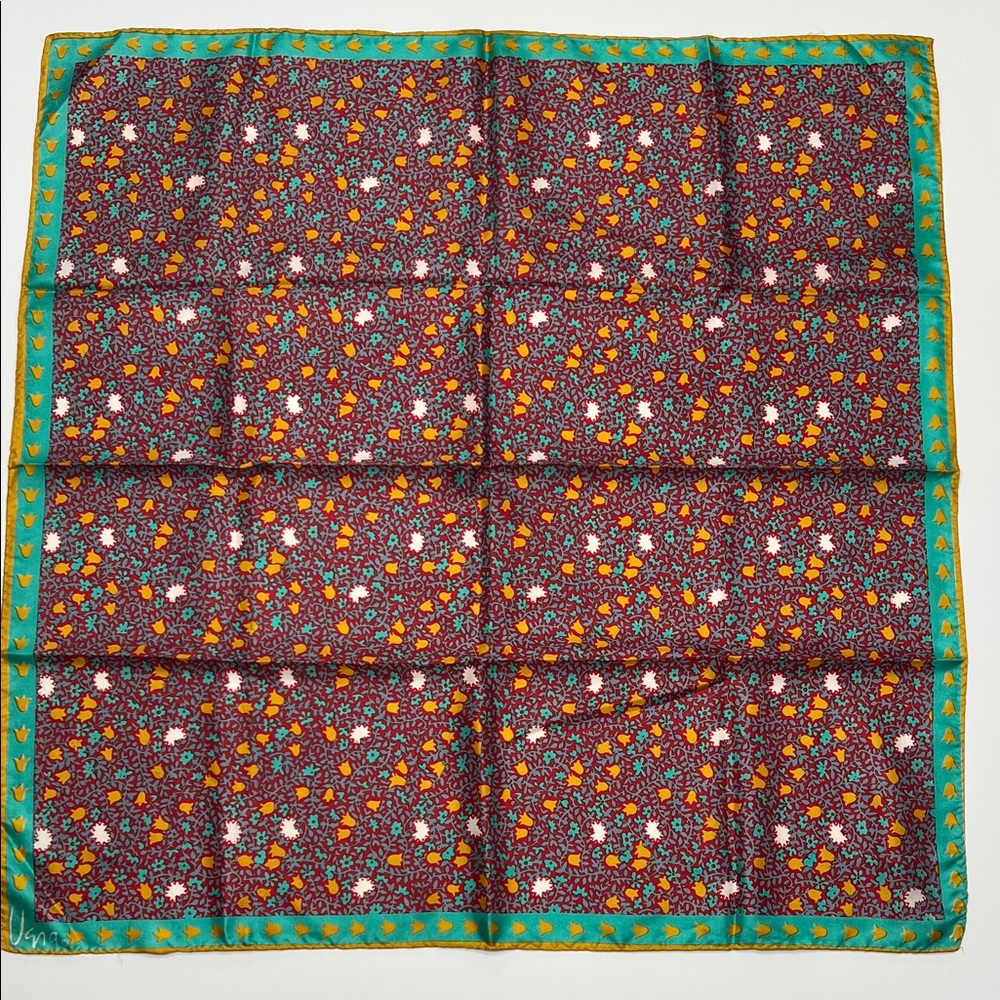 Vintage Vera Neumann Floral Patterned Silk Scarf 
rayon silk blend 25“ square